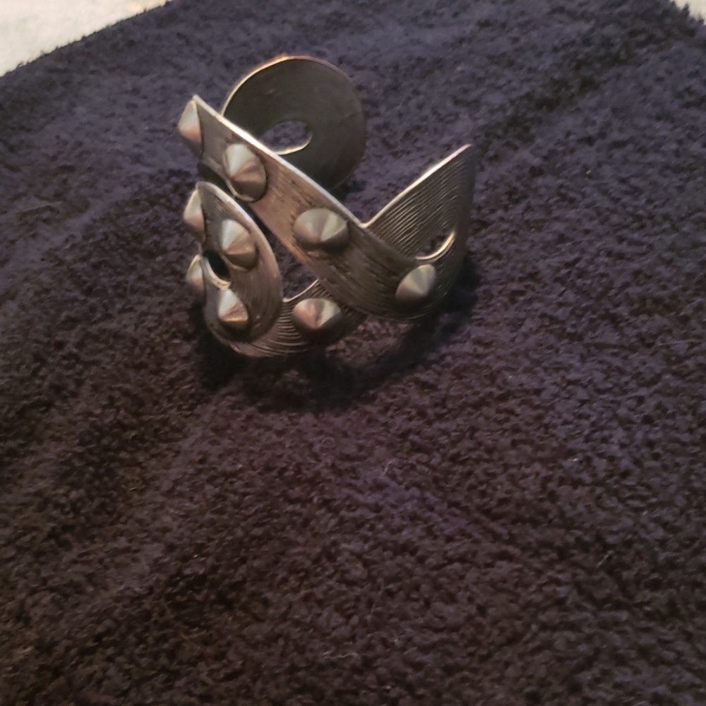 Stud bangle - Picture 3 of 3